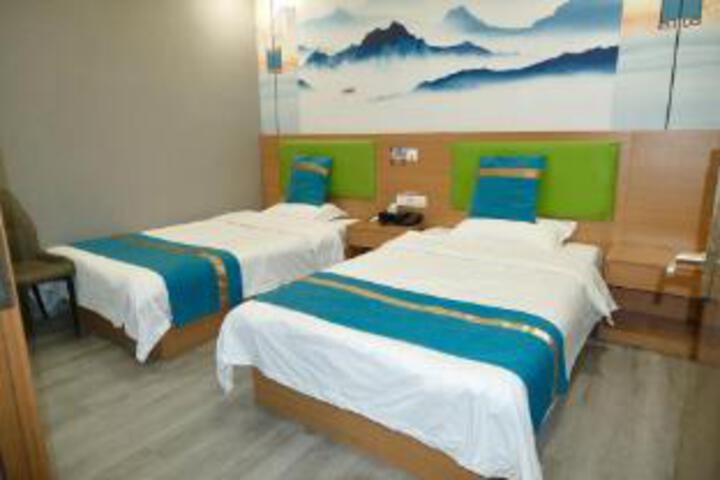 Room 4 of 5