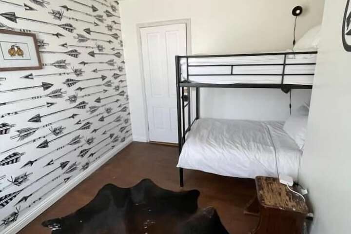 Room 18 of 33