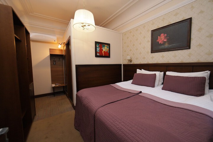 Room 26 of 89