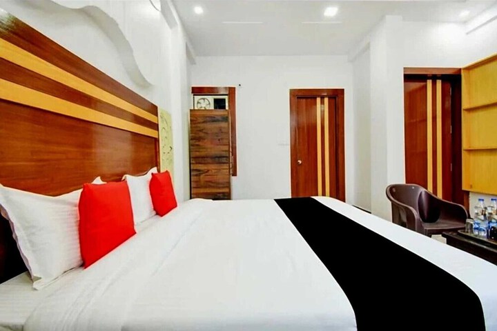 Room 3 of 10