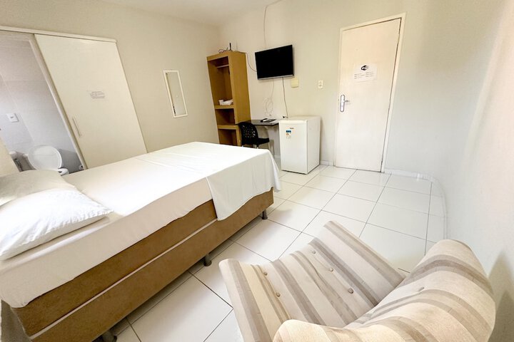 Room 2 of 10