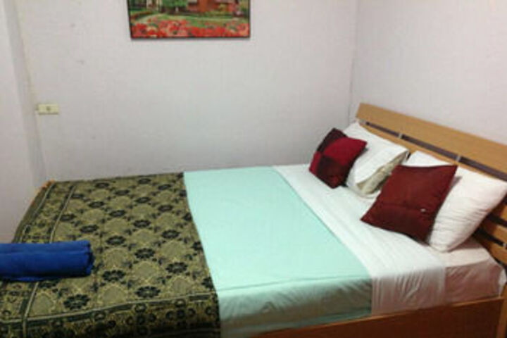 Room 13 of 18