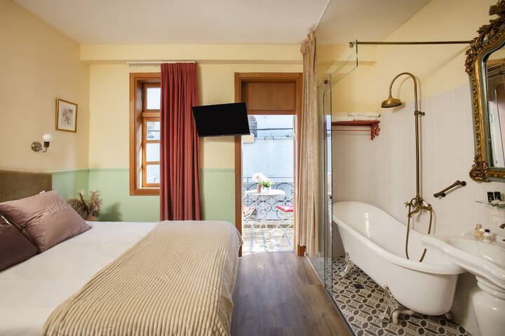 Room 28 of 61