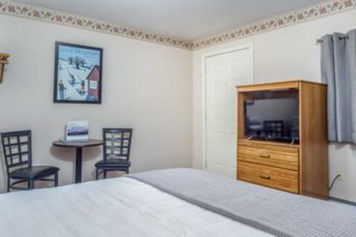 Room 10 of 24