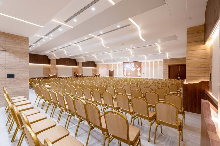 Ballroom/Hall 42 of 50