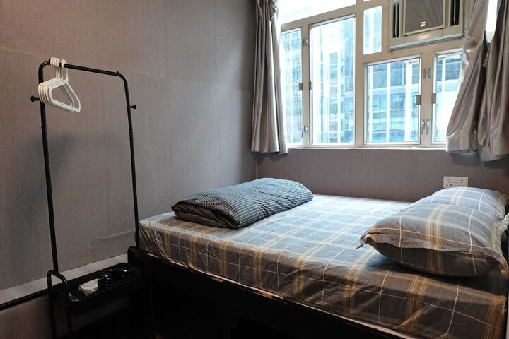 Room 9 of 31