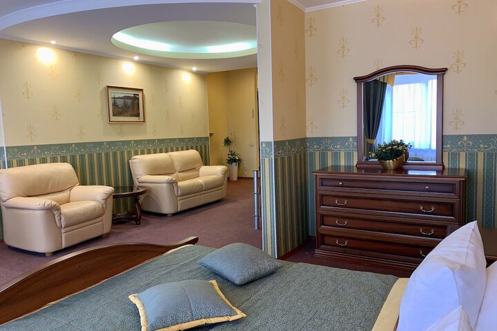 Room 28 of 74