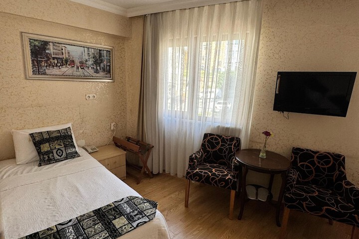 Room 28 of 82