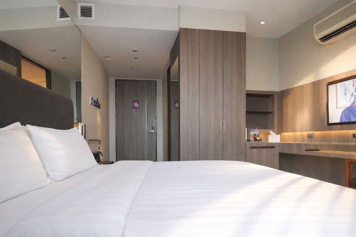 Room 32 of 104