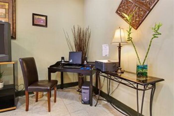 Business Center 5 of 24