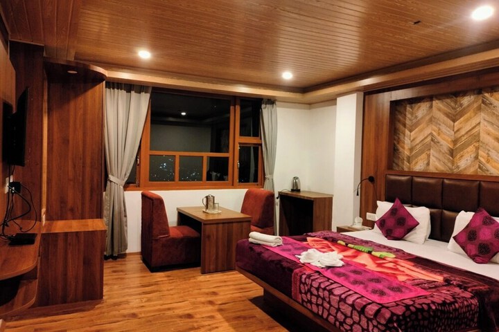 Room 3 of 20