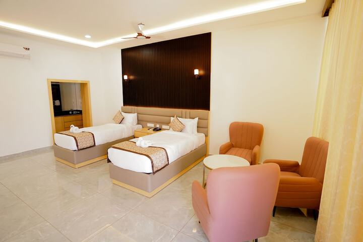Room 5 of 14