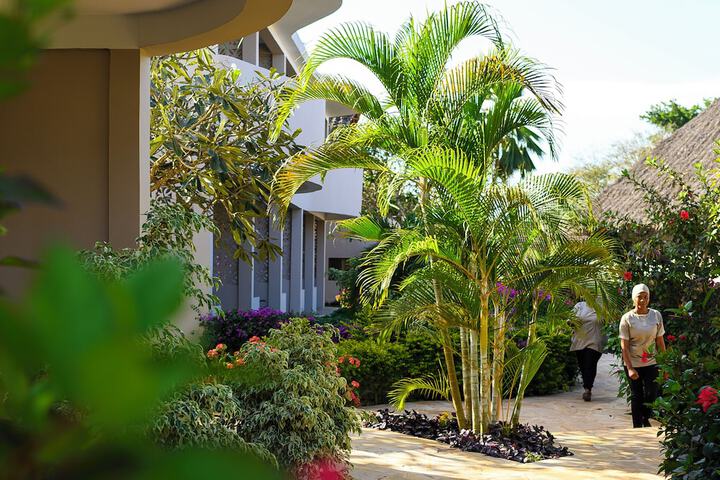 Hotel Exterior 48 of 54