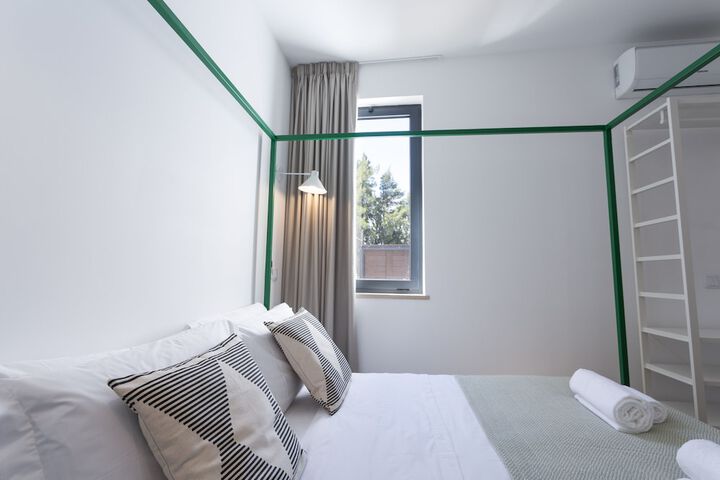 Room 12 of 71