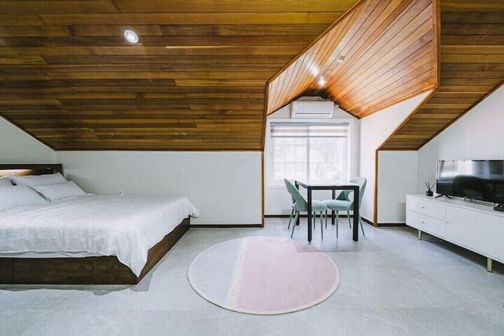 Room 16 of 120