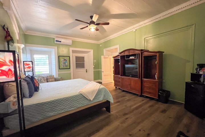 Room 49 of 171