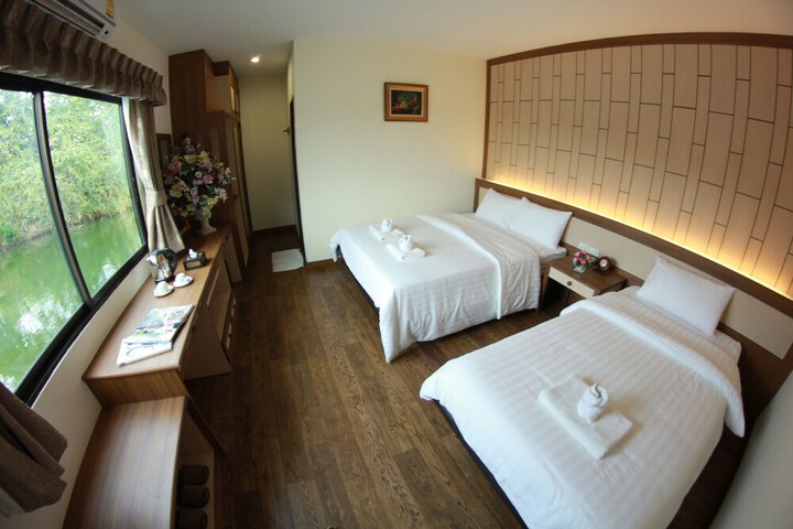 Room 4 of 150