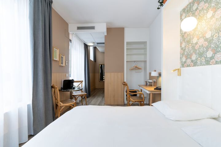 Room 3 of 42