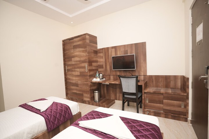 Room 21 of 31