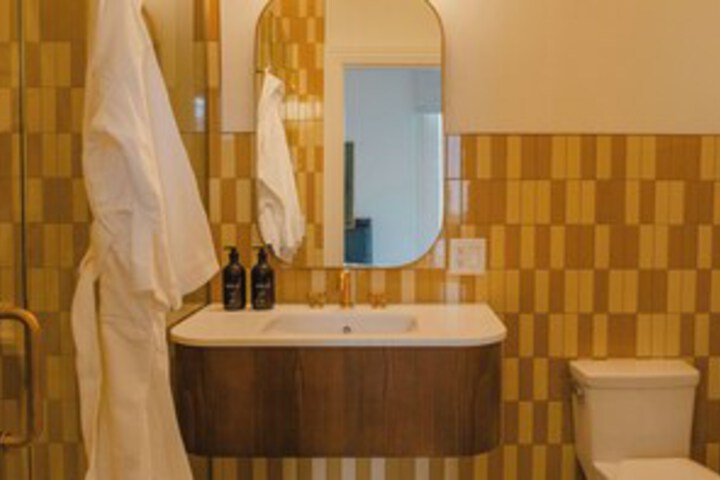 Room 10 of 72