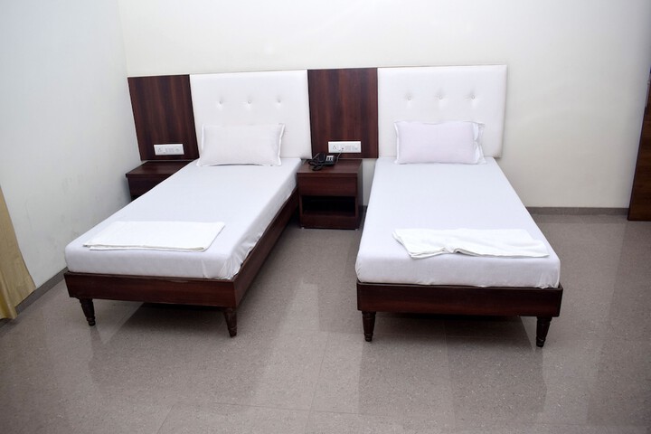 Room 15 of 36
