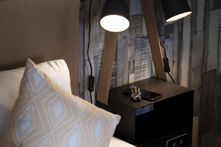 Room 32 of 53
