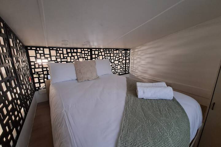Room 15 of 76