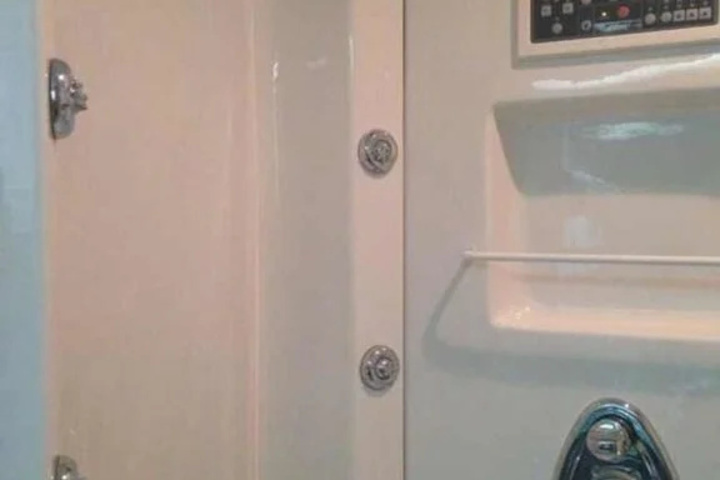 Room 7 of 11