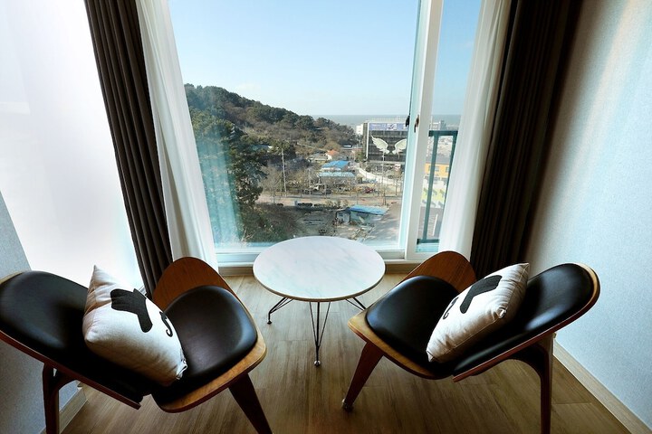 Room 4 of 30