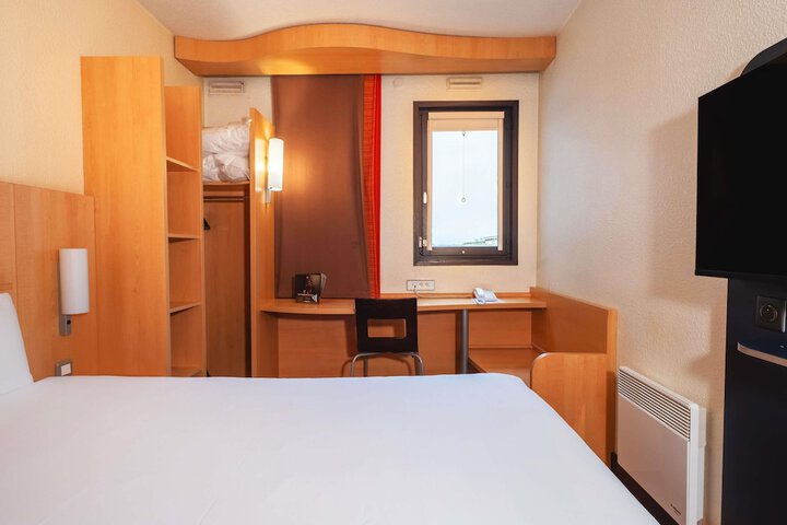 Room 5 of 40