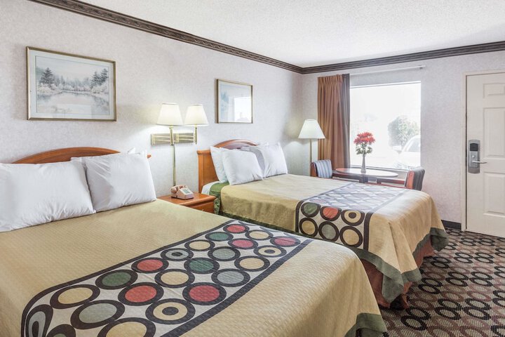 2 Double Beds (4 of 12)