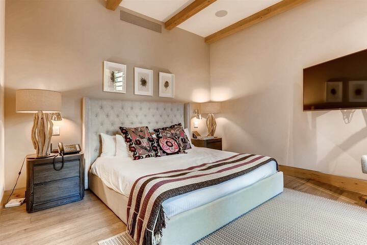 Room 1 of 27