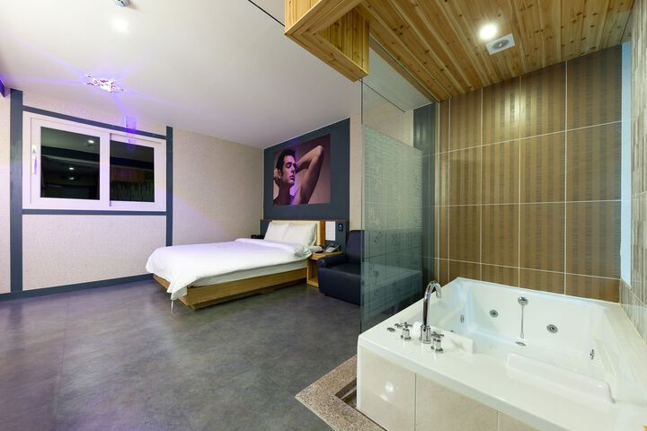 Room 41 of 50