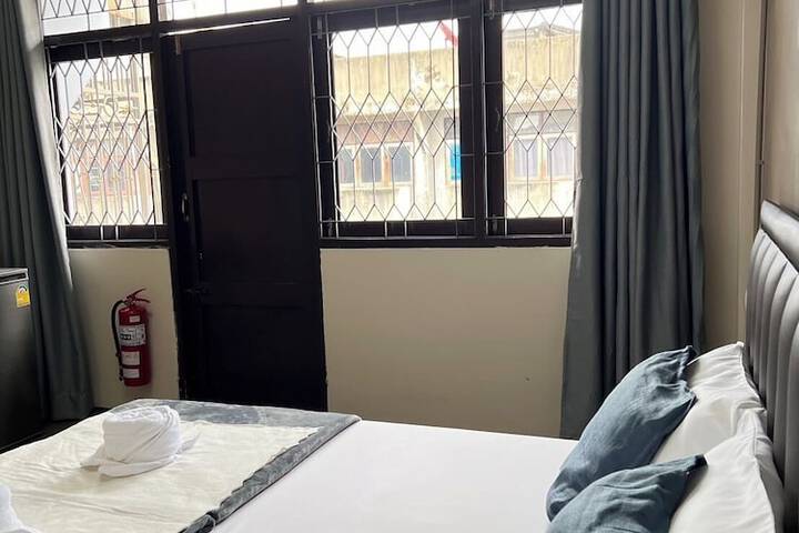 Room 4 of 27