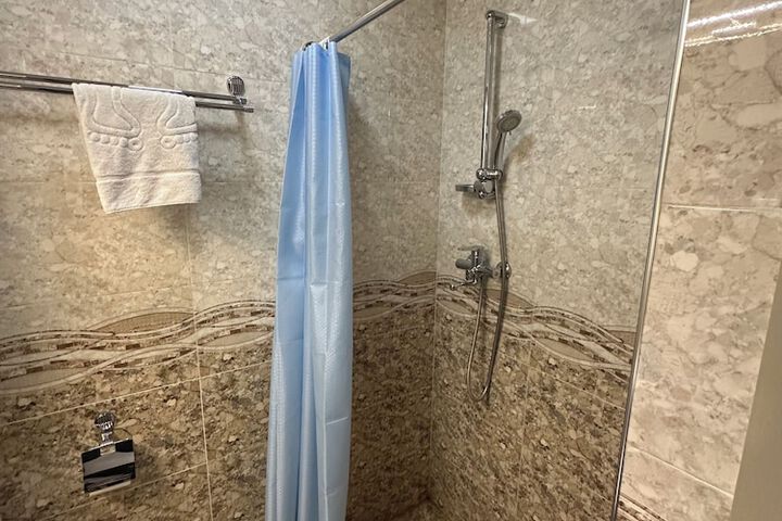 Room 10 of 18
