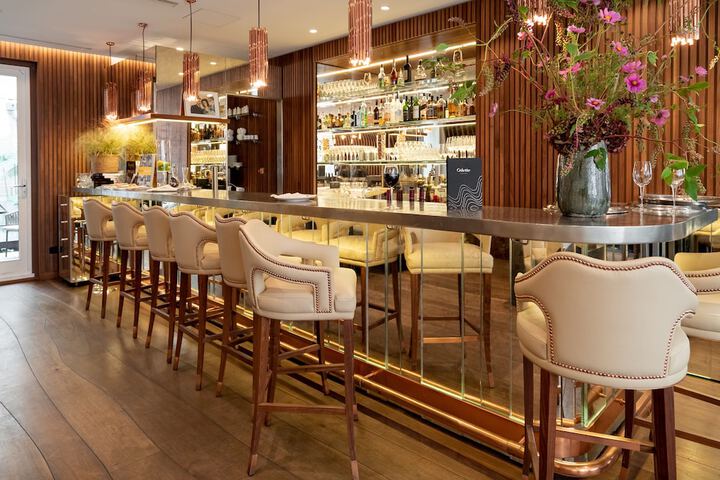 Lounge 42 of 50