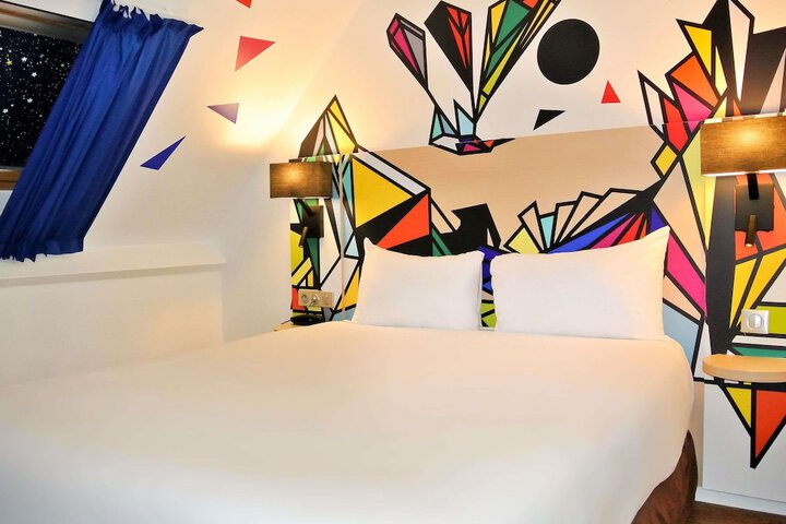 Room 30 of 62