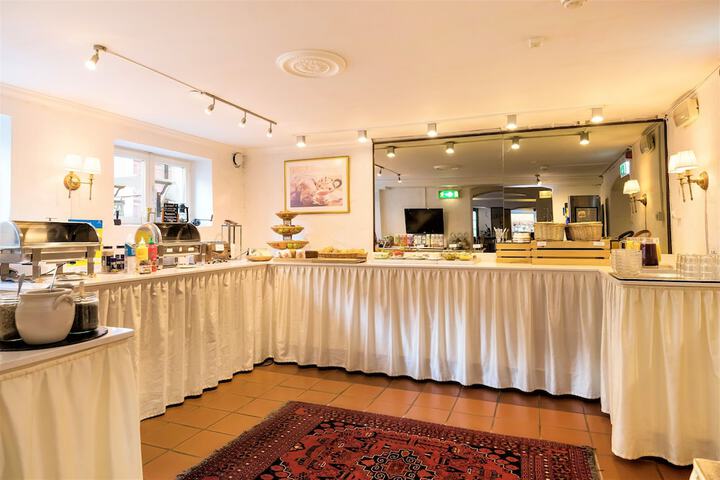 Breakfast/Coffee Service 176 of 212