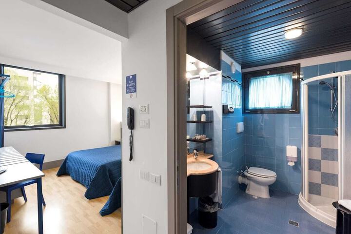 Room 7 of 10