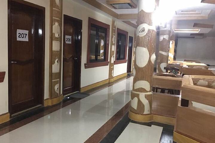 Ballroom/Hall 34 of 39