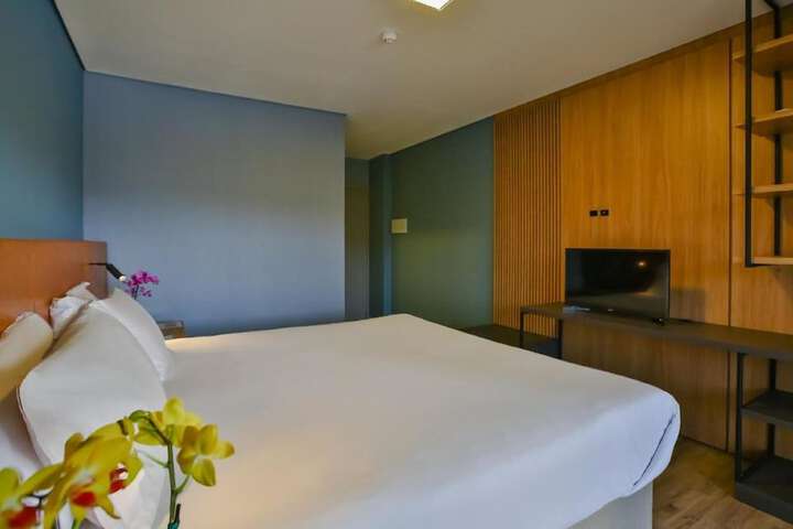 Room 18 of 74