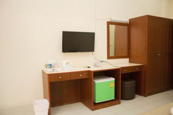 Room 18 of 28
