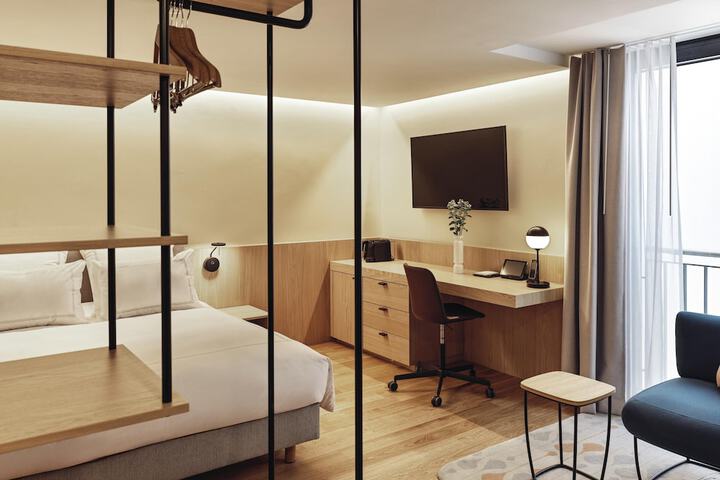 Room 6 of 71