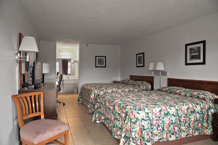 Room 10 of 16