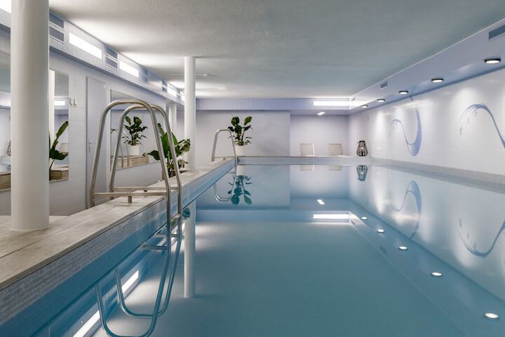 Hotel with Pool