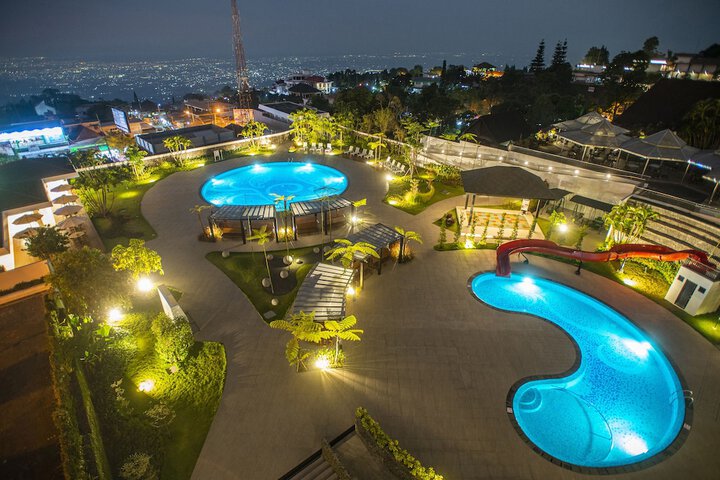 Hotel Pool