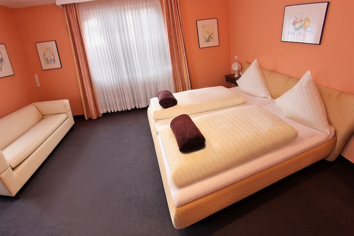 Room 8 of 38