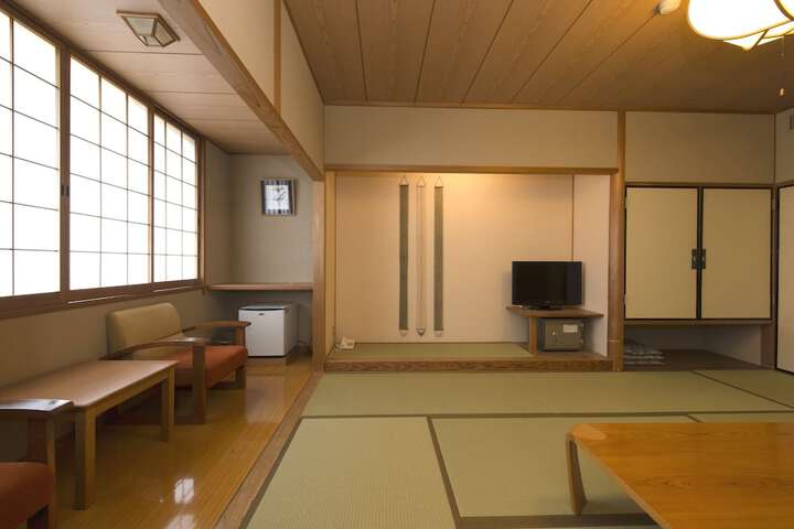 Room 12 of 34