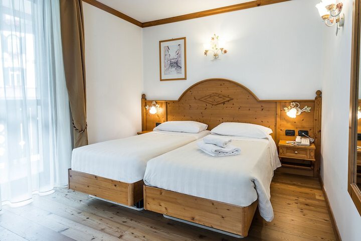 Room 2 of 11