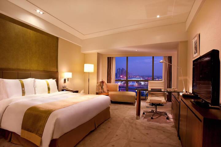 Room 4 of 60